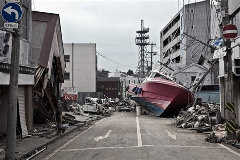 2011 Tohoku Depremi ve Fukuşima Daiichi Nükleer Kazası: Japonya'nın Modern Tarihini Sarsan Bir İkilem